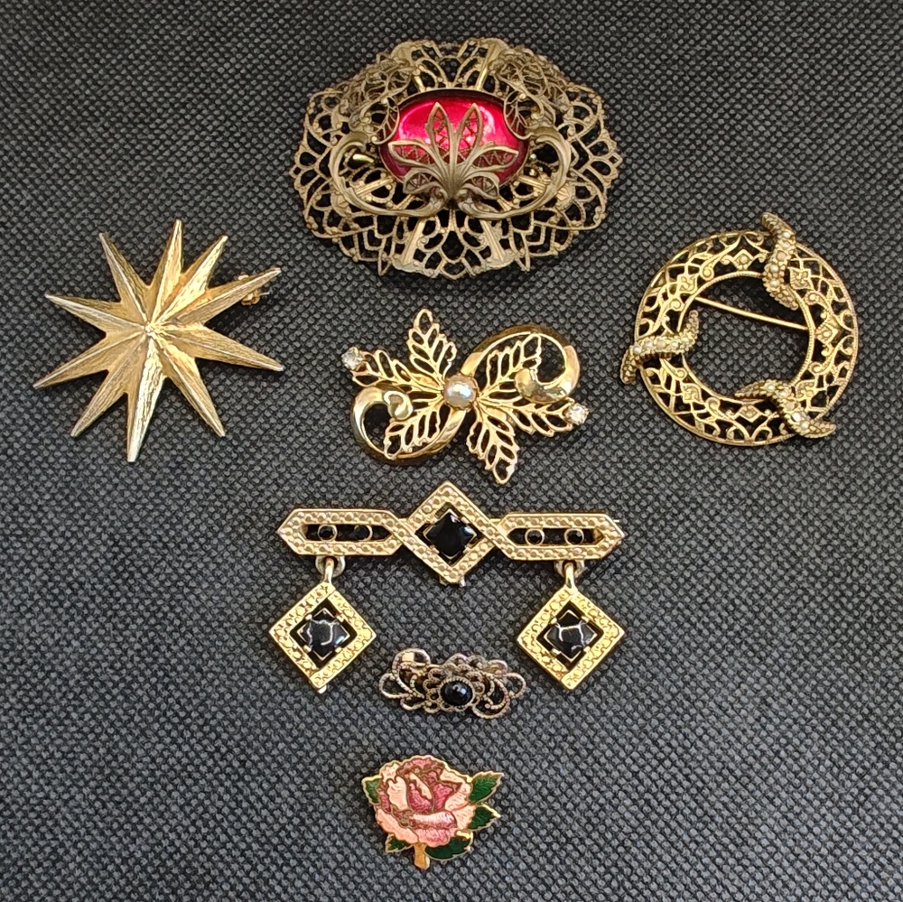 Vintage Brooch set of 7
